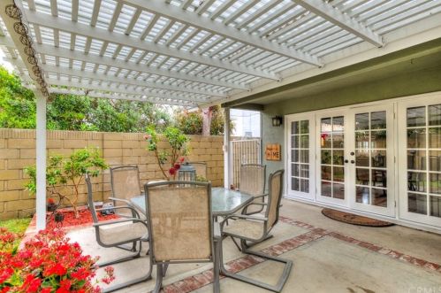 4865 Hazelnut Ave, Seal Beach CA  90740-3018 exterior