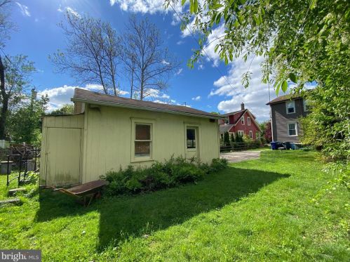 605 Linden Ave, Riverton NJ  08077-1415 exterior