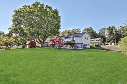 14 Kohler Ct, Congers, NY 10920-1506