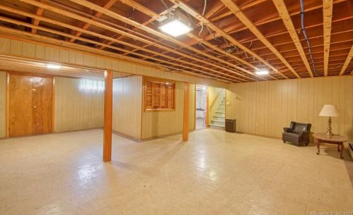 32 Maple View Dr, Waterbury CT  06716-1643 exterior