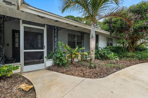1681 Fairfield St, Fort Pierce, FL 34983-3850
