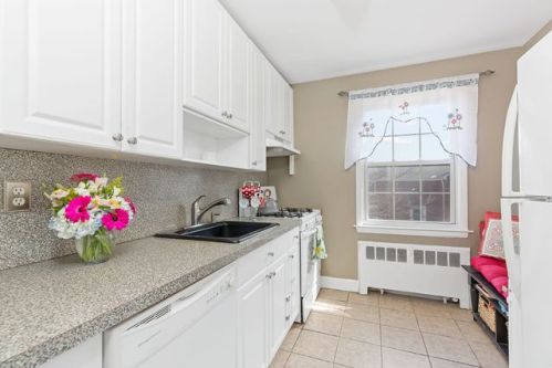 33 Fieldstone Dr, Hartsdale, NY 10530-1562