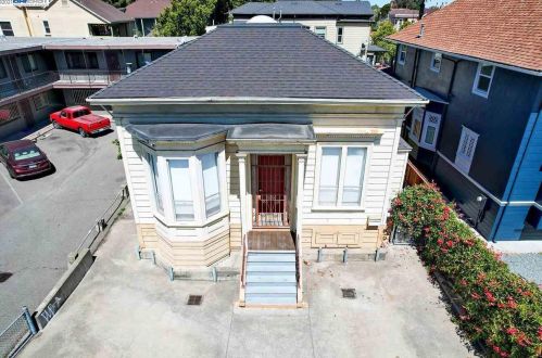 1721 Brush St, Oakland, CA 94612-1351