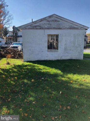 7 2nd St, Highspire PA  17034-1001 exterior