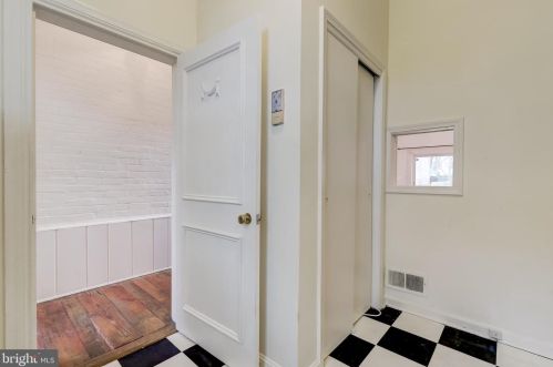 109 7 St, Washington DC  20003-1212 exterior