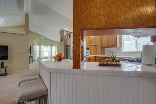 28101 Vista View Dr, Santa Clarita CA  91351-5710 exterior
