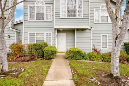 421 Feldspar Ln, Santa Rosa, CA 95407-5406