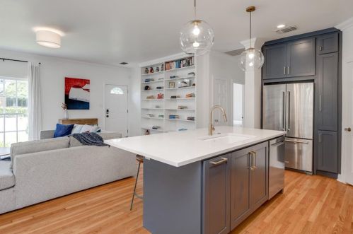 915 38th 1/2 St, Austin TX  78751-5216 exterior