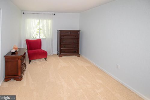 1564 Goldenrain Ct, Herndon VA  20190-4036 exterior