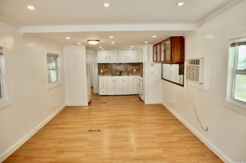 70 Pine St, East Quogue, NY 11942-3304