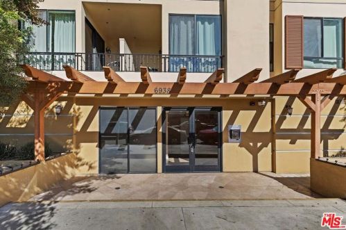 6938 Laurel Canyon Blvd, North Hollywood CA  91605-6848 exterior