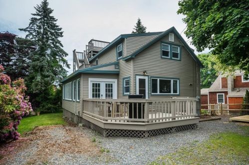 37 Prospect St, Groton, CT 06340-5919