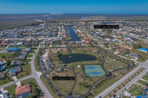 3607 4th Ln, Cape Coral, FL 33991-1602
