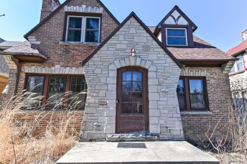 3403 Dousman St, Milwaukee, WI 53212-1735