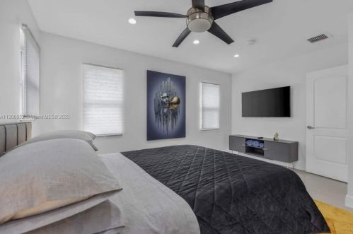 934 Nautilus Isle, Dania Beach FL  33004-2356 exterior