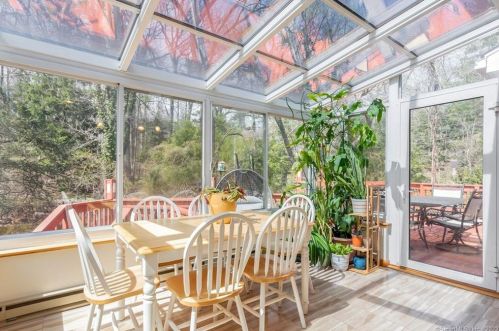 163 Barncroft Rd, Stamford CT 06902-1253 exterior