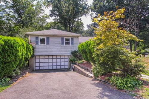 238 Rosehill Ave, New Rochelle NY  10804-3118 exterior