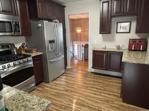 2 Frado Ct, Stony Point NY  10980-1004 exterior