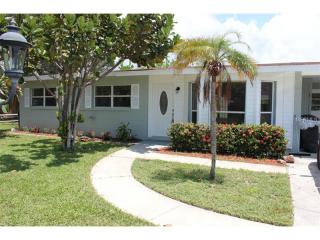 6815 Washington Pl, Bradenton, FL 34207-5660