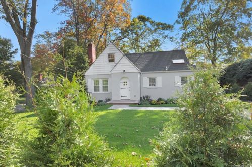 470 Saw Mill River Rd, Millwood, NY 10546-1017