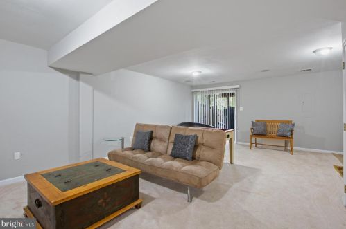 6724 Emmanuel Ct, Gainesville VA  20155-1492 exterior