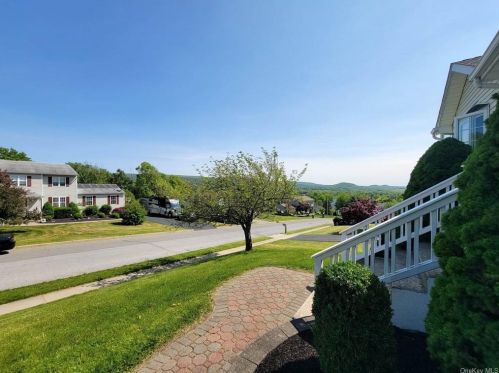 30 Clinton Dr, Washingtonville NY  10992-1300 exterior