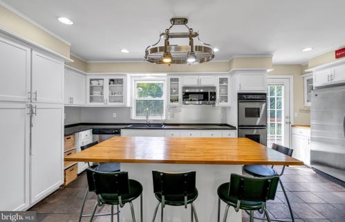 16 Bayberry Rd, Princeton NJ  08540-7417 exterior