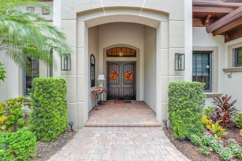 7733 Classics Dr, Naples, FL 34113-3346