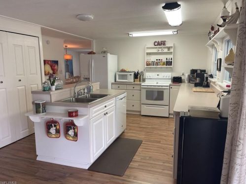 11710 Prairie Dr, Bonita Springs, FL 34135-7106