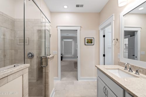 2 Faculty Dr, Beaufort SC  29907-2528 exterior