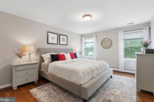 213 Constitution Dr, Princeton NJ  08540-6711 exterior