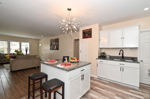 4902 Hoyt Pl, Milwaukee WI  53216-2331 exterior