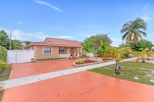 791 50th St, Hialeah, FL 33013-1623