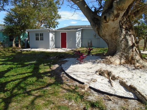 2405 3rd Ave, Vero Beach FL  32962-8226 exterior