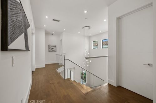 5128 Noble Ave, Van Nuys CA  91403-1376 exterior