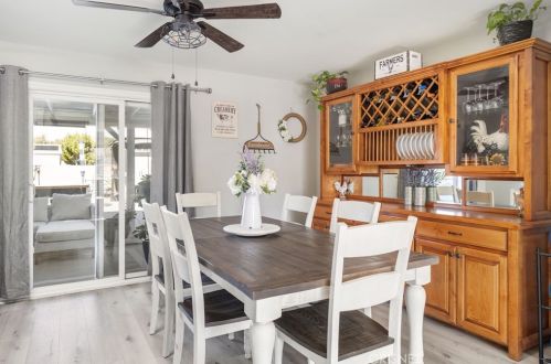 21051 Kingscrest Dr, Santa Clarita CA  91350-1990 exterior