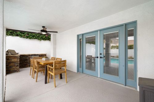 54404 Avenida Madero, La Quinta CA  92253-3620 exterior