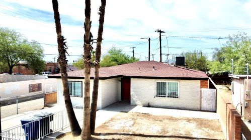119 32nd St, Tucson, AZ 85713-3529