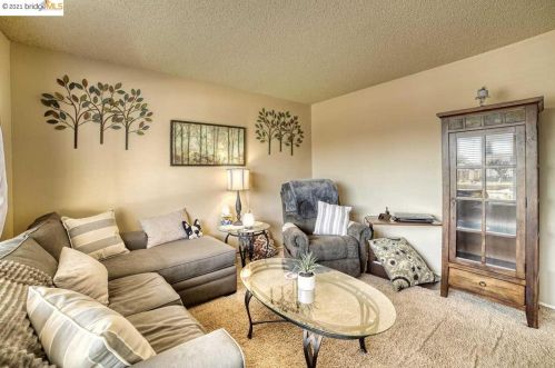 1588 Ashwood Dr, Oakley, CA 94561-1905