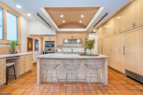 122 Upper Mtn Ave, Montclair NJ 07043-1428 exterior