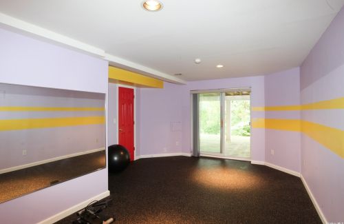 4 Sabrina Ct, Huntington Station NY  11746-4225 exterior