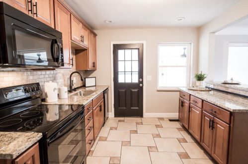 6477 Devonwood Dr, Cincinnati OH 45224-1118 exterior