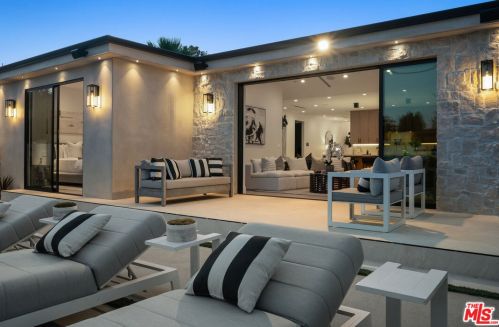 12600 Emelita St, North Hollywood CA  91607-1017 exterior