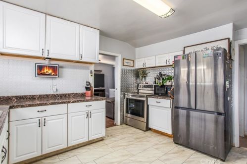 8435 Mission Blvd, Riverside CA  92509-2976 exterior