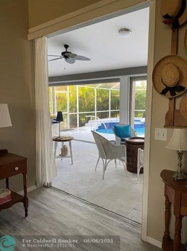 3843 9th Ln, Vero Beach FL  32960-6122 exterior