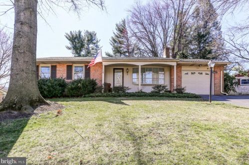 1621 Colonial Manor Dr, Lancaster, PA 17603-6031