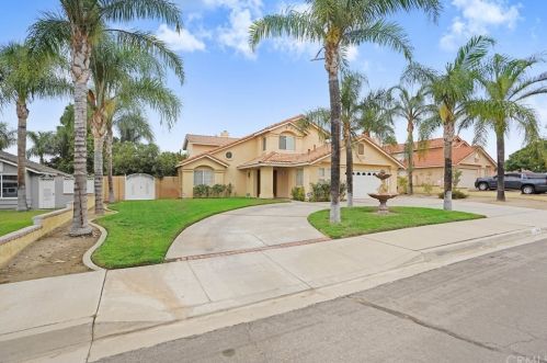 1104 Teakwood Ave, Rialto CA  92376-8754 exterior