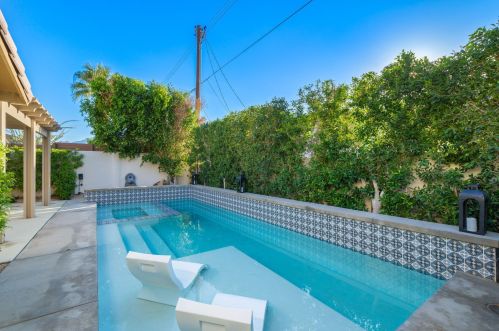 51915 Avenida Alvarado, La Quinta CA  92253-3190 exterior