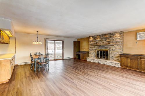 739 Roosevelt Ave, Oconomowoc, WI 53066-2856
