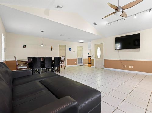 1050 31 Ave, Vero Beach FL 32960-4096 exterior